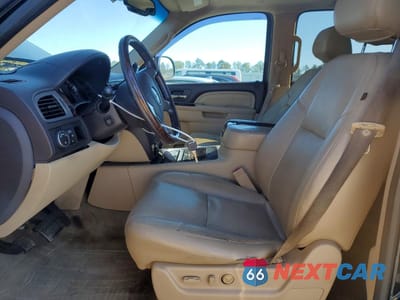 Zdjęcie 7 z 14 samochodu: 2012 GMC YUKON DENALI VIN:1GKS2EEFXCR257636 - miniatura