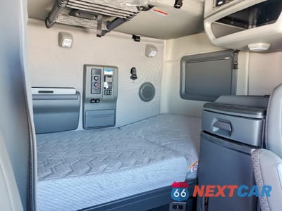 Zdjęcie 6 z 10 samochodu: 2024 VOLVO VN VNL - SEMI TRUCK VIN:4V4NC9EH9RN637148 - miniatura