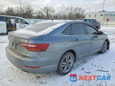 Trzecie zdjęcie samochodu z tyłu: 2019 VOLKSWAGEN JETTA S VIN:3VWC57BU7KM191257 - miniatura