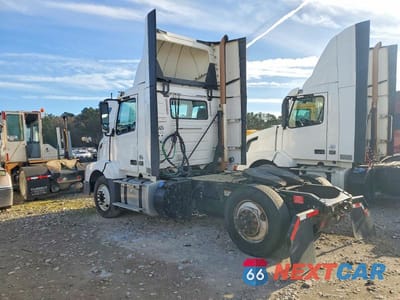 Trzecie zdjęcie samochodu z tyłu: 2017 VOLVO VN VNL VIN:4V4N39TG9HN987968 - miniatura