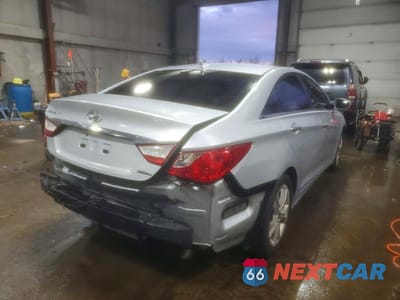 Trzecie zdjęcie samochodu z tyłu: 2011 HYUNDAI SONATA LIMITED VIN:5NPEC4ACXBH303581 - miniatura