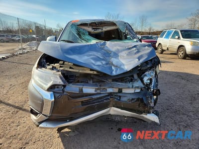 Piąte zdjęcie samochodu w środku: 2017 MITSUBISHI OUTLANDER SE VIN:JA4AD3A38HZ057700 - miniatura