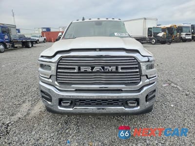 Piąte zdjęcie samochodu w środku: 2022 RAM 3500 LARAMIE VIN:3C63RRJL5NG240400 - miniatura