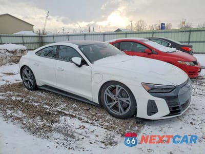 Czwarte zdjęcie samochodu z boku: 2022 AUDI E-TRON GT PRESTIGE VIN:WAUDJBFW9N7003898 - miniatura