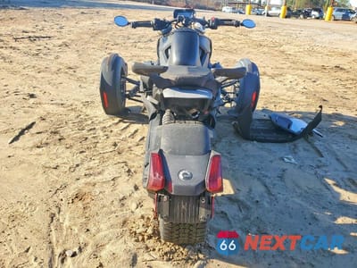 Czwarte zdjęcie samochodu z boku: 2021 CAN-AM RYKER RALLY EDITION VIN:3JB2GEG26MJ003596 - miniatura