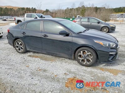 Czwarte zdjęcie samochodu z boku: 2020 KIA FORTE LXS VIN:3KPF24AD1LE218683 - miniatura