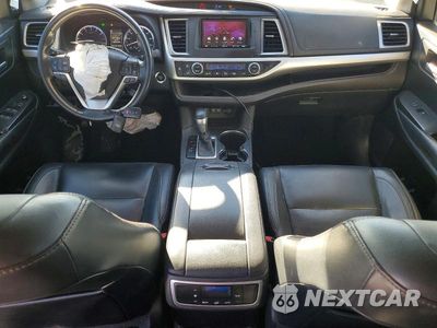 Zdjęcie 8 z 12 samochodu: 2018 TOYOTA HIGHLANDER SE VIN:5TDKZRFH8JS244185 - miniatura