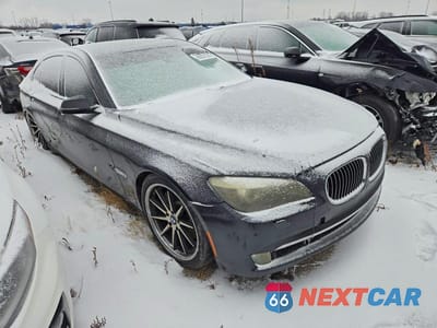 Czwarte zdjęcie samochodu z boku: 2013 BMW 750 LI VIN:WBAYE8C57DD132307 - miniatura
