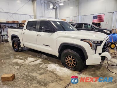 Czwarte zdjęcie samochodu z boku: 2024 TOYOTA TUNDRA LIMITED VIN:5TFWA5DB9RX184861 - miniatura
