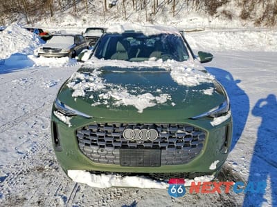 Piąte zdjęcie samochodu w środku: 2025 AUDI Q5 PREMIUM VIN:WA11AAGU1S2060466 - miniatura