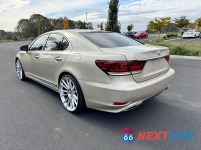 Trzecie zdjęcie samochodu z tyłu: 2017 LEXUS LS 460 VIN:JTHBL5EF2H5143975 - miniatura