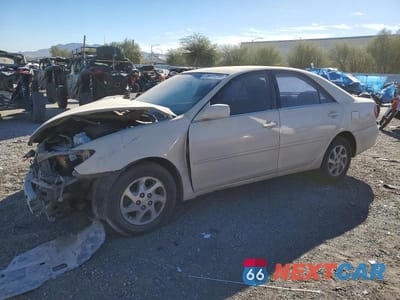 2004 TOYOTA CAMRY LE 4T1BE32K74U801383 - główne zdjęcie licytacji z USA - miniatura