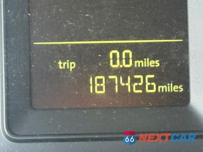 Zdjęcie 8 z 10 samochodu: 2011 VOLKSWAGEN TIGUAN S VIN:WVGCV7AX1BW502417 - miniatura