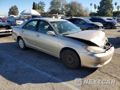 Czwarte zdjęcie samochodu z boku: 2005 TOYOTA CAMRY LE VIN:4T1BE32K15U101621 - miniatura
