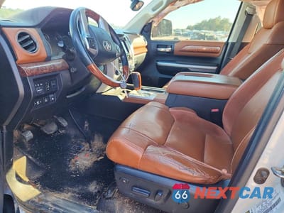 Zdjęcie 7 z 11 samochodu: 2015 TOYOTA TUNDRA CREWMAX 1794 VIN:5TFAW5F10FX457519 - miniatura