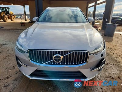 Piąte zdjęcie samochodu w środku: 2023 VOLVO XC60 PLUS VIN:YV4L12DN3P1319549 - miniatura