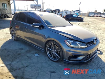 Czwarte zdjęcie samochodu z boku: 2018 VOLKSWAGEN GOLF R VIN:WVWVF7AU4JW183769 - miniatura