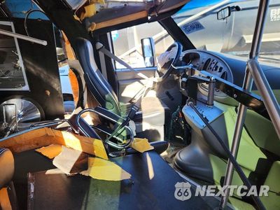 Piąte zdjęcie samochodu w środku: 2004 FORD E350 BUS VIN:1FDWE35S14HB18116 - miniatura