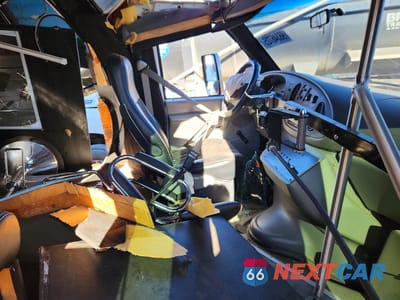 Piąte zdjęcie samochodu w środku: 2004 FORD E350 BUS VIN:1FDWE35S14HB18116 - miniatura