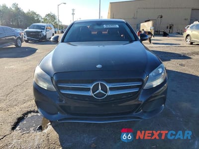 Piąte zdjęcie samochodu w środku: 2016 MERCEDES-BENZ C 300 4MATIC VIN:55SWF4KB7GU161258 - miniatura