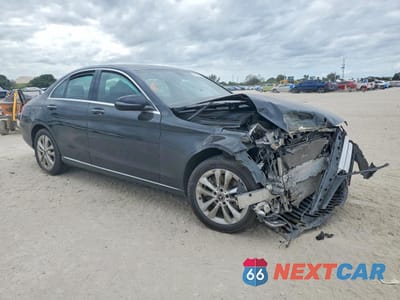 Czwarte zdjęcie samochodu z boku: 2019 MERCEDES-BENZ C 300 4MATIC VIN:55SWF8EB2KU315886 - miniatura