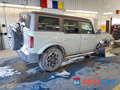 Trzecie zdjęcie samochodu z tyłu: 2022 FORD BRONCO BASE VIN:1FMEE5DP5NLB23306 - miniatura