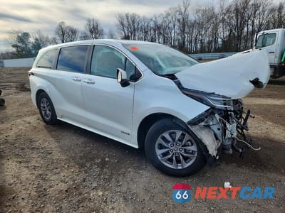 Czwarte zdjęcie samochodu z boku: 2021 TOYOTA SIENNA VIN:5TDYRKEC0MS046096 - miniatura