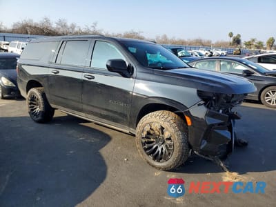 Czwarte zdjęcie samochodu z boku: 2023 CHEVROLET SUBURBAN K1500 RST VIN:1GNSKEKD0PR106476 - miniatura