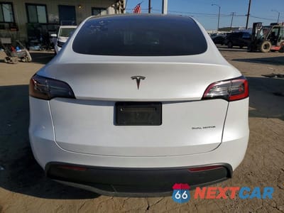 Zdjęcie 6 z 11 samochodu: 2024 TESLA MODEL Y VIN:7SAYGDEE6RA228190 - miniatura