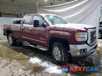 Czwarte zdjęcie samochodu z boku: 2015 GMC SIERRA K2500 SLT VIN:1GT22ZEG3FZ114799 - miniatura
