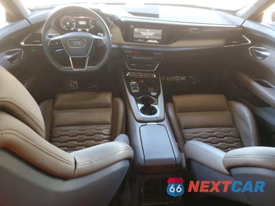 Zdjęcie 8 z 12 samochodu: 2024 AUDI RS E-TRON GT VIN:WAUBHBFW1R7900657 - miniatura