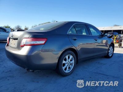 Trzecie zdjęcie samochodu z tyłu: 2011 TOYOTA CAMRY BASE VIN:4T1BF3EK4BU685663 - miniatura