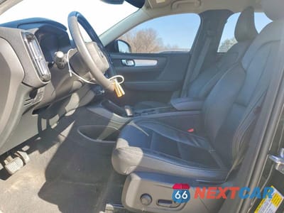 Zdjęcie 7 z 12 samochodu: 2021 VOLVO XC40 T5 MOMENTUM VIN:YV4162UK8M2600508 - miniatura