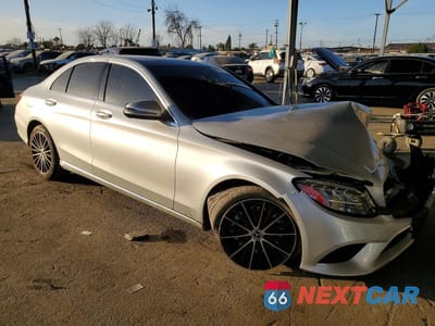 Czwarte zdjęcie samochodu z boku: 2021 MERCEDES-BENZ C 300 VIN:W1KWF8DB9MR614748 - miniatura