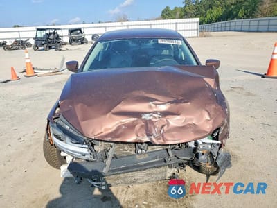 Piąte zdjęcie samochodu w środku: 2017 VOLKSWAGEN JETTA S VIN:3VW2B7AJ2HM382153 - miniatura