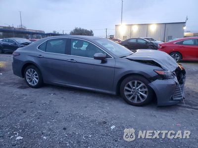 Czwarte zdjęcie samochodu z boku: 2023 TOYOTA CAMRY LE VIN:4T1C11AK6PU743809 - miniatura