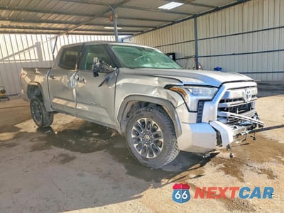 Czwarte zdjęcie samochodu z boku: 2023 TOYOTA TUNDRA LIMITED VIN:5TFJA5DB1PX115704 - miniatura