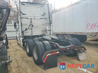 Trzecie zdjęcie samochodu z tyłu: 2018 VOLVO VNL SEMI TRUCK VIN:4V4NC9EH8JN893771 - miniatura