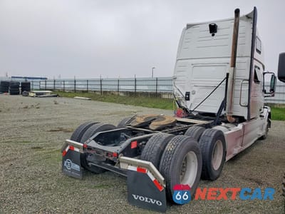 Czwarte zdjęcie samochodu z boku: 2017 VOLVO VN VNL VIN:4V4NC9EH3HN964949 - miniatura