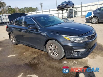 Czwarte zdjęcie samochodu z boku: 2019 KIA OPTIMA LX VIN:5XXGT4L3XKG343564 - miniatura