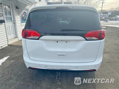 Zdjęcie 6 z 11 samochodu: 2017 CHRYSLER PACIFICA EHYBRID PLATINUM VIN:2C4RC1N77HR689434 - miniatura