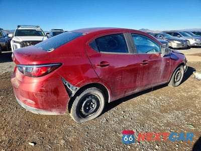 Trzecie zdjęcie samochodu z tyłu: 2018 TOYOTA YARIS IA BASE VIN:3MYDLBYV1JY301955 - miniatura