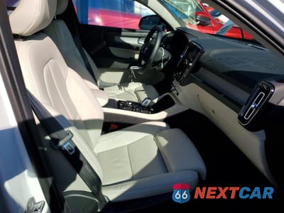 Zdjęcie 7 z 14 samochodu: 2025 VOLVO XC40 PLUS VIN:YV4L12UC5S2609227 - miniatura