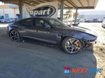 Czwarte zdjęcie samochodu z boku: 2024 AUDI RS E-TRON GT VIN:WAUBHBFW1R7900657 - miniatura