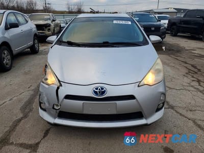 Piąte zdjęcie samochodu w środku: 2013 TOYOTA PRIUS C FOUR VIN:JTDKDTB35D1047658 - miniatura