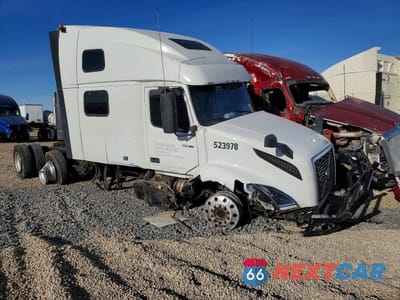 2023 VOLVO VN VNL 4V4NC9EH3PN339501 - główne zdjęcie licytacji z USA - miniatura