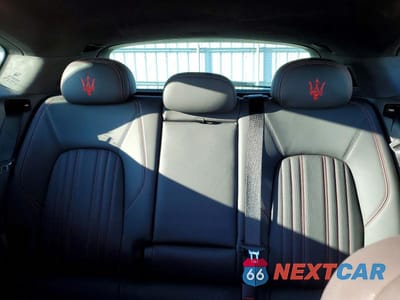Zdjęcie 10 z 12 samochodu: 2023 MASERATI LEVANTE MODENA VIN:ZN661YUM3PX437252 - miniatura