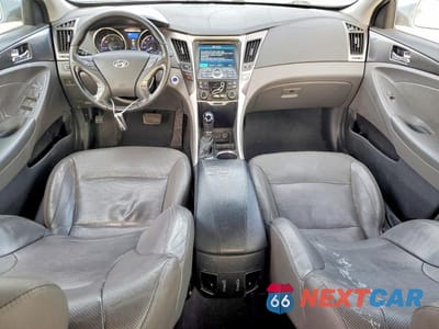 Zdjęcie 8 z 11 samochodu: 2011 HYUNDAI SONATA HYBRID PREMIUM VIN:KMHEC4A47BA010944 - miniatura