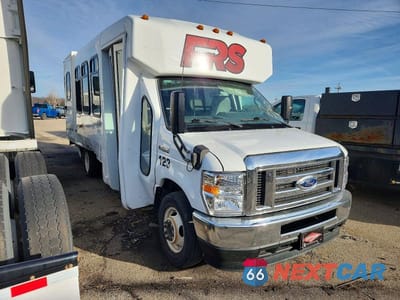 2023 FORD E350 SHUTTLE BUS 1FDEE3FN1PDD32216 - główne zdjęcie licytacji z USA - miniatura