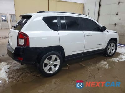 Trzecie zdjęcie samochodu z tyłu: 2016 JEEP COMPASS SPORT VIN:1C4NJCBA3GD615655 - miniatura